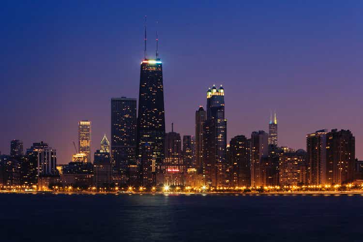 USA, Illinois, Chicago, skyline and Lake Michigan at dusk